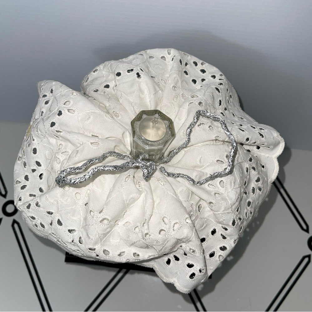 Vintage Style White Fabric Pumpkin Eyelet Lace Rhinestone Brooch Decor White - Picture 7 of 9